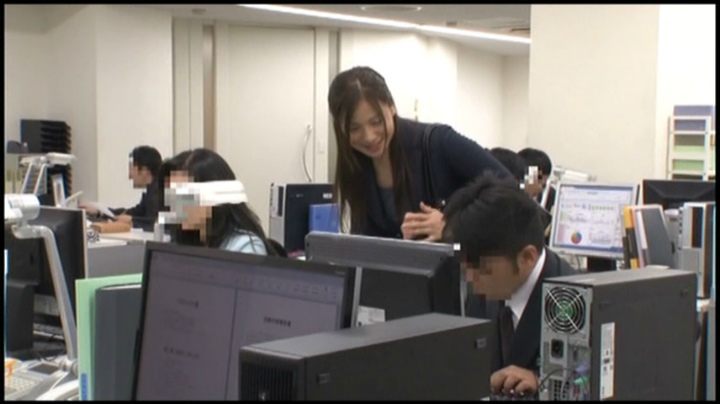弱みにつけ込まれ社内羞恥プレイを拒めない生保レディ