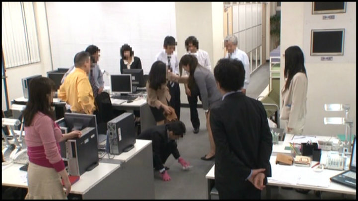 弱みにつけ込まれ社内羞恥プレイを拒めない生保レディ